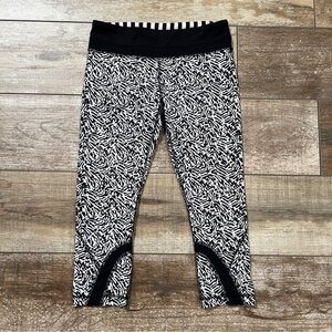 Lululemon Athletica | Crop Leggings Black and White Design